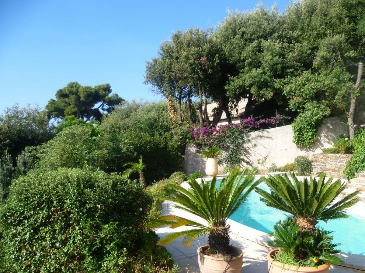 Villa Du Bau Rouge Carqueiranne Exteriör bild